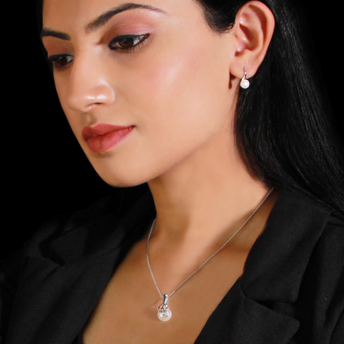 Charming Pearl Set with Link Chain - Image 2